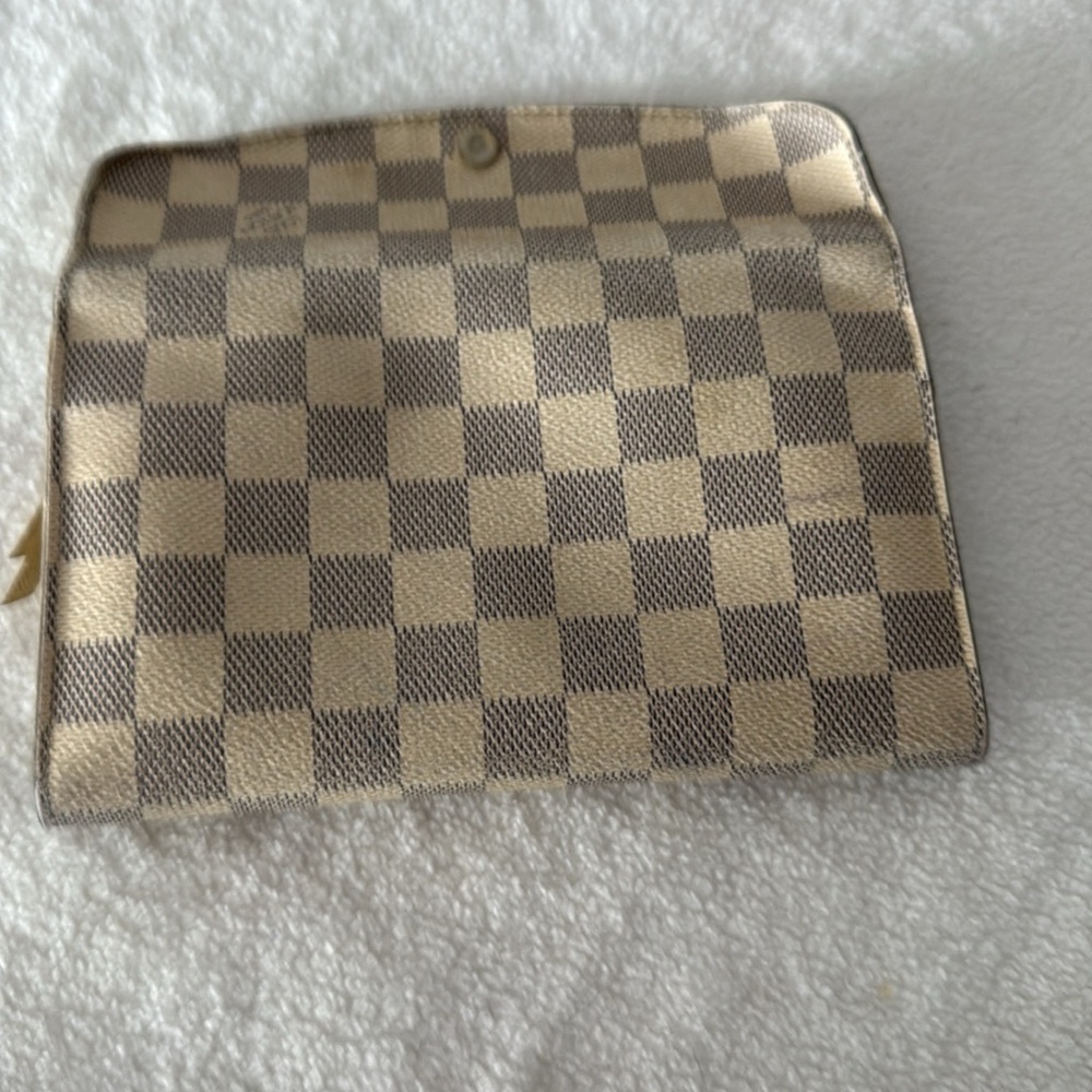 Louis Vuitton Beige and Gray Checkered Wallet - Picture 2 of 4